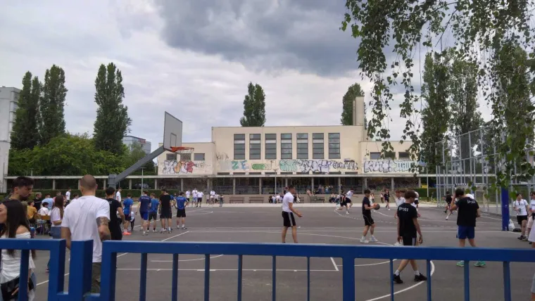 Glumci i sporta&scaron;i podržali dobrotvornu akciju &Scaron;portske gimnazije i oku&scaron;ali se u &scaron;ahu