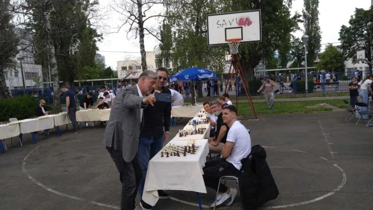 Glumci i sporta&scaron;i podržali dobrotvornu akciju &Scaron;portske gimnazije i oku&scaron;ali se u &scaron;ahu