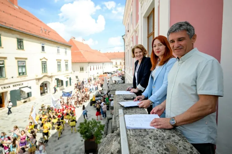 Maturanti razigrali ulice Varaždina: Pogledajte u &scaron;to su se preru&scaron;ili i tko je uzeo nagradu
