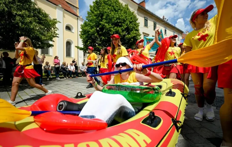 Maturanti razigrali ulice Varaždina: Pogledajte u &scaron;to su se preru&scaron;ili i tko je uzeo nagradu