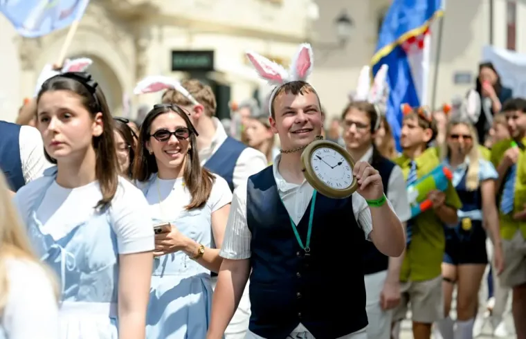 Maturanti razigrali ulice Varaždina: Pogledajte u &scaron;to su se preru&scaron;ili i tko je uzeo nagradu