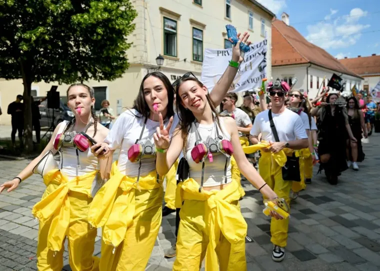 Maturanti razigrali ulice Varaždina: Pogledajte u &scaron;to su se preru&scaron;ili i tko je uzeo nagradu