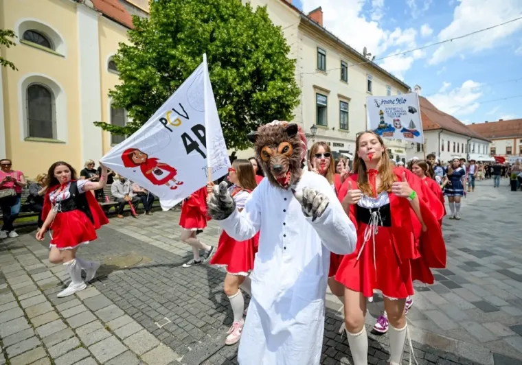 Maturanti razigrali ulice Varaždina: Pogledajte u &scaron;to su se preru&scaron;ili i tko je uzeo nagradu