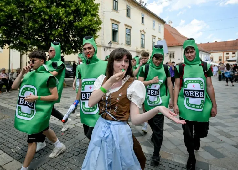 Maturanti razigrali ulice Varaždina: Pogledajte u &scaron;to su se preru&scaron;ili i tko je uzeo nagradu