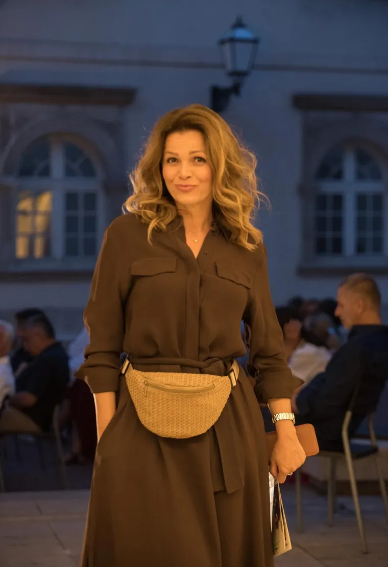 Sandra Bagarić i dalje plijeni pozornost ljepotom i karizmom, a na sceni se pojavila jo&scaron; 1997.