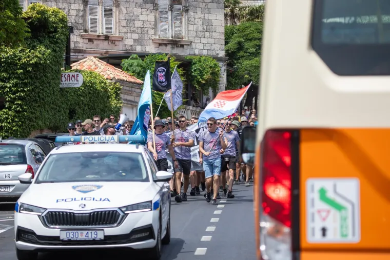 Ludnica diljem Hrvatske: Tisuće maturanata priredilo scene koje će pamtiti cijeli život