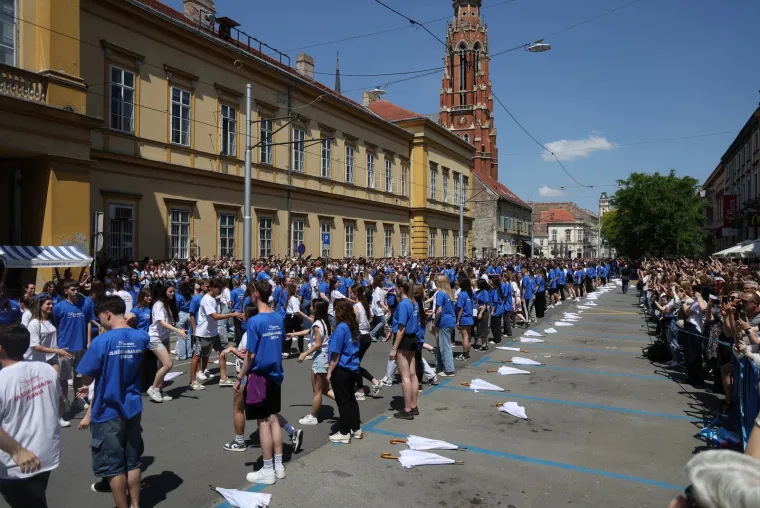 Ludnica diljem Hrvatske: Tisuće maturanata priredilo scene koje će pamtiti cijeli život