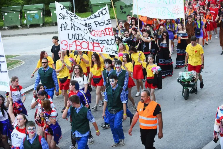 Pogledajte megagaleriju maturantskog ludila diljem Hrvatske: Ovo će se dugo pamtiti!