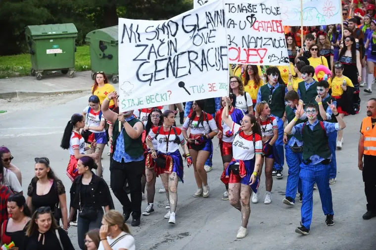 Pogledajte megagaleriju maturantskog ludila diljem Hrvatske: Ovo će se dugo pamtiti!