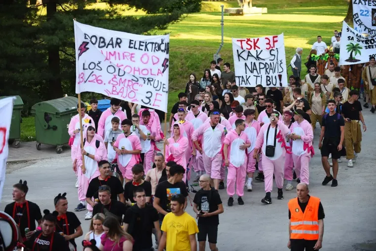 Pogledajte megagaleriju maturantskog ludila diljem Hrvatske: Ovo će se dugo pamtiti!