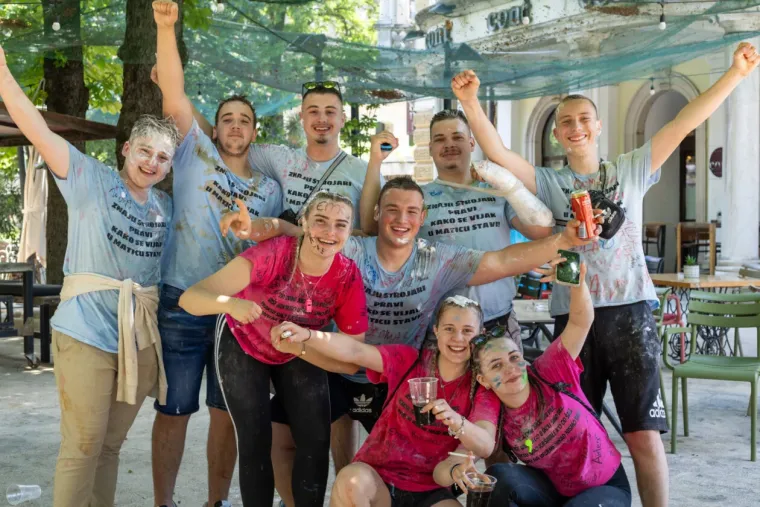 Pogledajte megagaleriju maturantskog ludila diljem Hrvatske: Ovo će se dugo pamtiti!