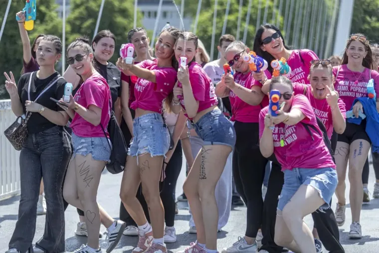 Pogledajte megagaleriju maturantskog ludila diljem Hrvatske: Ovo će se dugo pamtiti!
