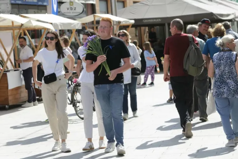 Ljeto nam se vratilo: Pogledajte Čakovčanke pro&scaron;etale u haljinicama, ali osmjesi obaraju!