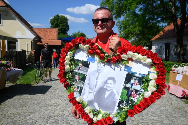 Slavi se Dan Mladosti u Kumrovcu, stigao Mesić, Keleminec bjesni: 'Banda komunistička!'