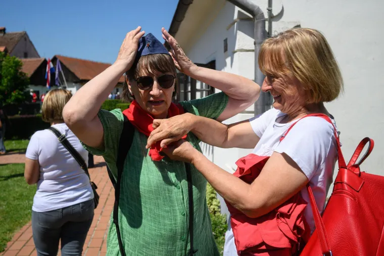 Slavi se Dan Mladosti u Kumrovcu, stigao Mesić, Keleminec bjesni: 'Banda komunistička!'