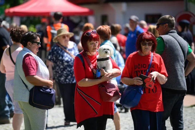 Slavi se Dan Mladosti u Kumrovcu, stigao Mesić, Keleminec bjesni: 'Banda komunistička!'