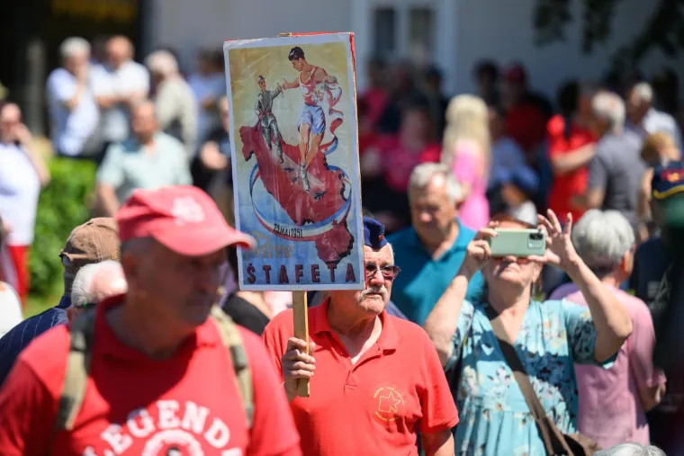 Slavi se Dan Mladosti u Kumrovcu, stigao Mesić, Keleminec bjesni: 'Banda komunistička!'