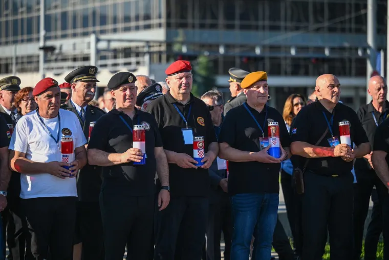 To je bio povijesni trenutak! Ovako je u Zagrebu počelo obilježavanje 35. obljetnice stvaranja HV-a