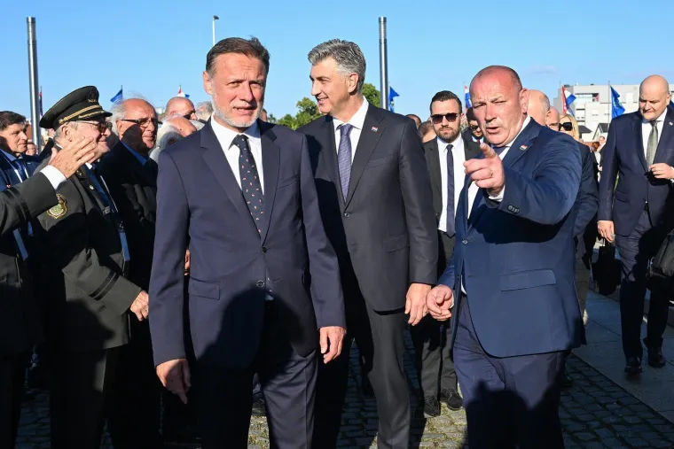 To je bio povijesni trenutak! Ovako je u Zagrebu počelo obilježavanje 35. obljetnice stvaranja HV-a