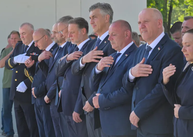 To je bio povijesni trenutak! Ovako je u Zagrebu počelo obilježavanje 35. obljetnice stvaranja HV-a