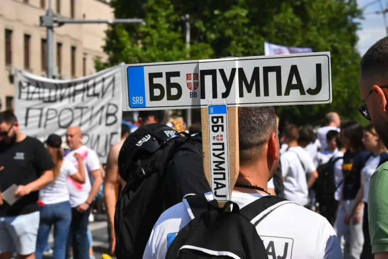 Veliki prosvjed trese Srbiju! Pogledajte dramatične scene iz Beograda, rijeke prosvjednika ga blokirale