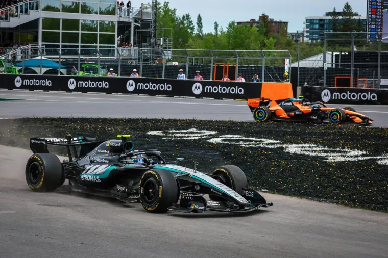 Drama na F1 sprintu! Mercedesovi vozači u ratu, &scaron;ef ekipe izgubio živce nakon incidenta