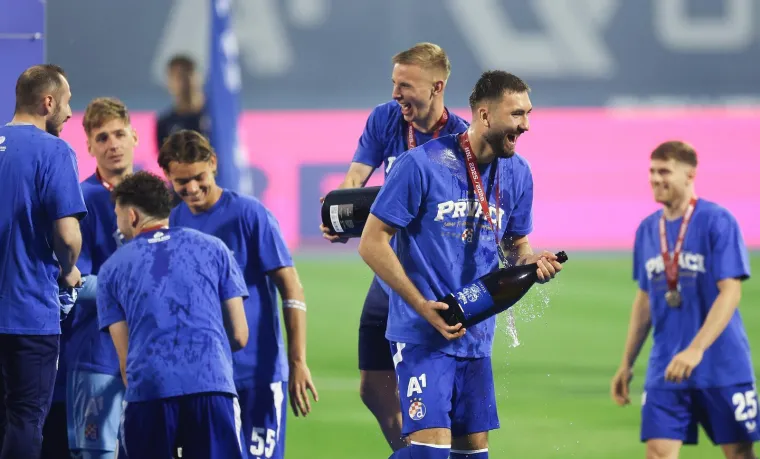 Pogledajte ludnicu na Maksimiru! Zagreb eruptirao nakon osvajanja duple krune