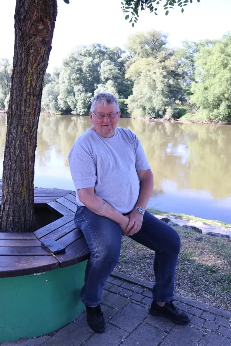 Sunčan dan izmamio &scaron;etače van, a posebnu pažnju plijenila je zgodna brineta u cvjetnoj haljini