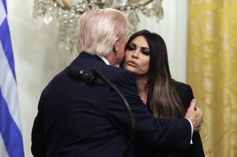 Voli luksuz i tulume do jutra: Fatalna američka veleposlanica mami uzdahe gdje god se pojavi