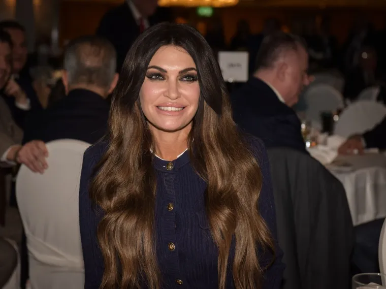 Voli luksuz i tulume do jutra: Fatalna američka veleposlanica mami uzdahe gdje god se pojavi