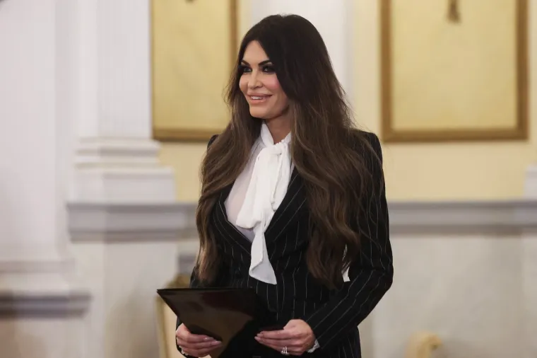 Voli luksuz i tulume do jutra: Fatalna američka veleposlanica mami uzdahe gdje god se pojavi