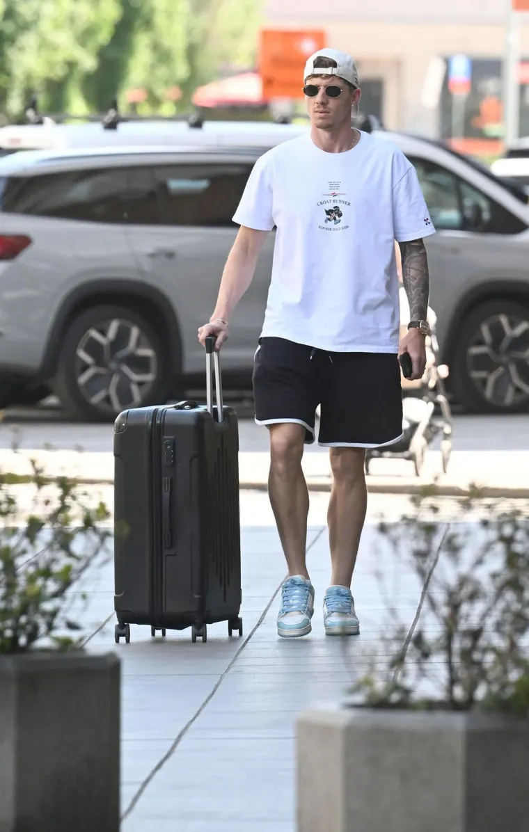 Pogledajte pilu u kojoj je Vatreni stigao na okupljanje! Pažnju privukao i autobus reprezentacije