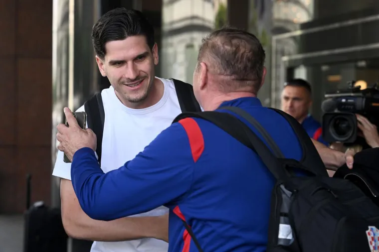 Pogledajte pilu u kojoj je Vatreni stigao na okupljanje! Pažnju privukao i autobus reprezentacije