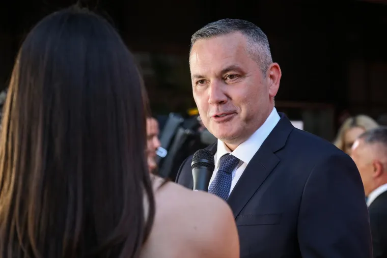 HNL zvijezde zamijenile dresove za odijela, ali svi su gledali s kim su stigli igrači Hajduka