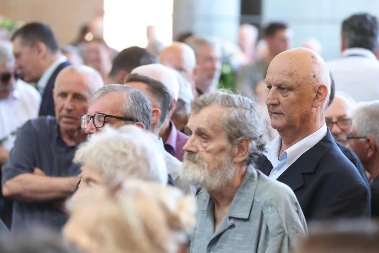 Posljednji ispraćaj Julienne Bu&scaron;ić: Brojni poznati do&scaron;li su se oprostiti