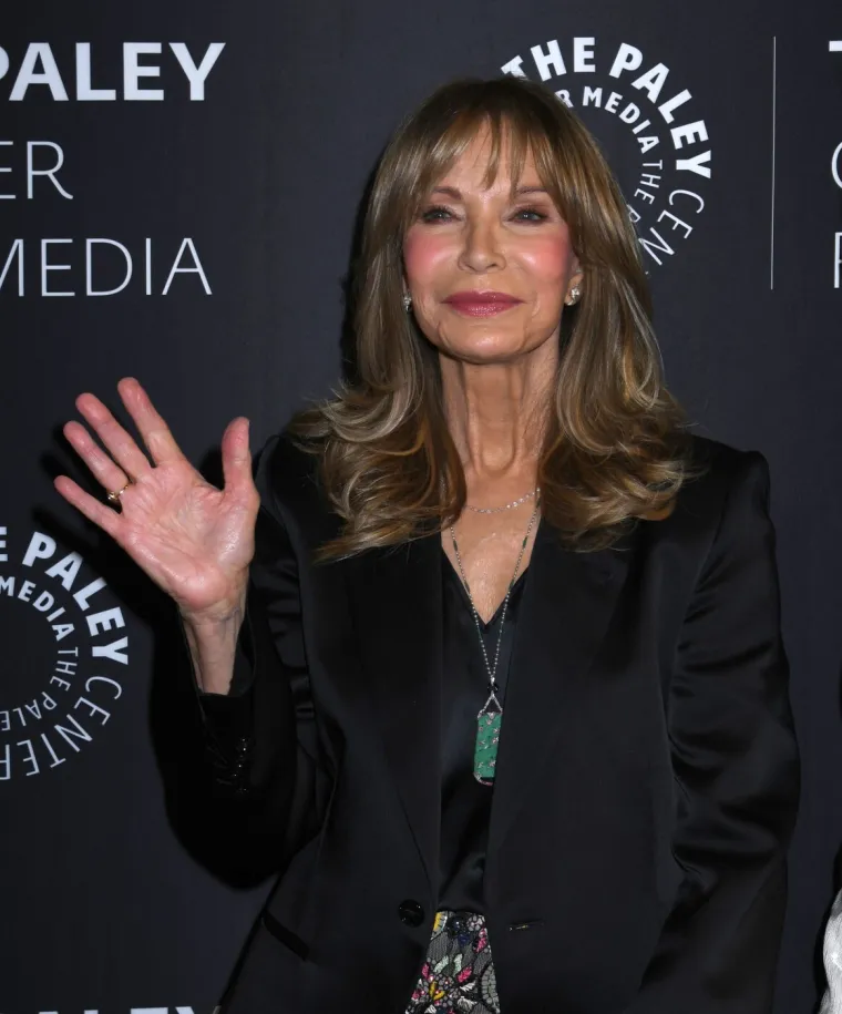 Wow, kako dobro izgleda! Probajte pogoditi koliko Jaclyn Smith ima godina: Ovo su njena najbolja izdanja