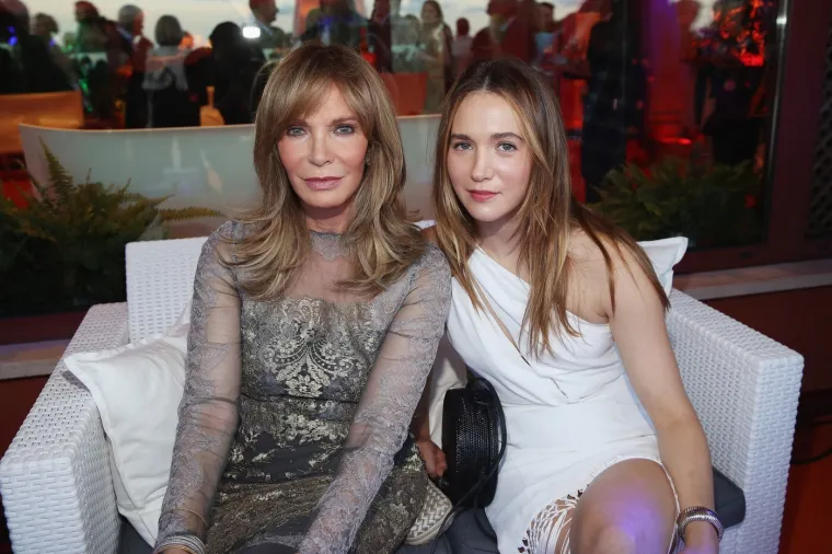 Wow, kako dobro izgleda! Probajte pogoditi koliko Jaclyn Smith ima godina: Ovo su njena najbolja izdanja