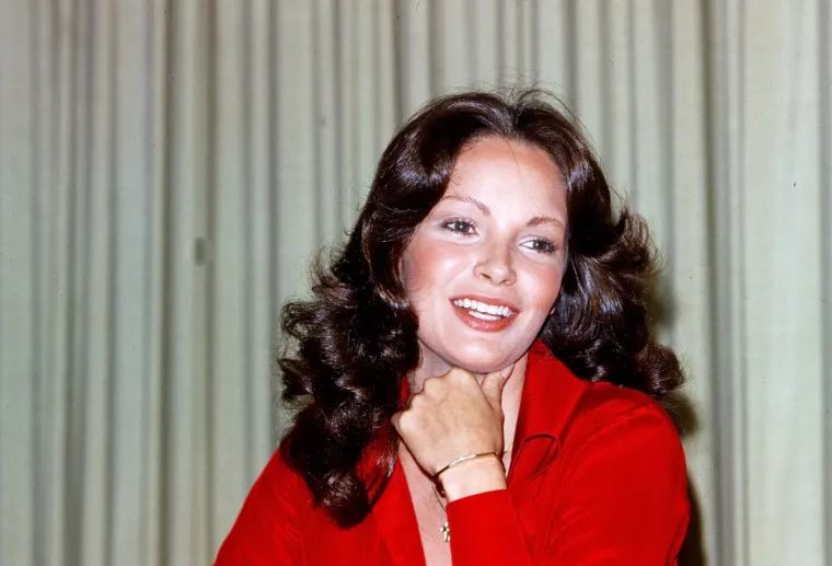 Wow, kako dobro izgleda! Probajte pogoditi koliko Jaclyn Smith ima godina: Ovo su njena najbolja izdanja