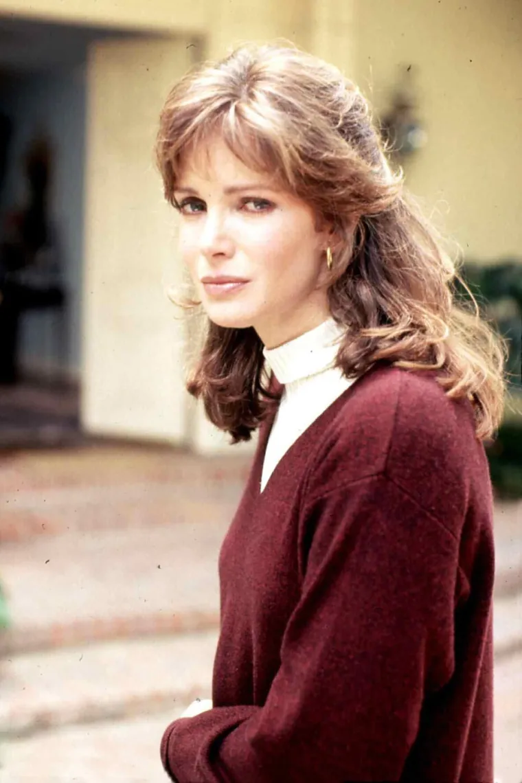 Wow, kako dobro izgleda! Probajte pogoditi koliko Jaclyn Smith ima godina: Ovo su njena najbolja izdanja