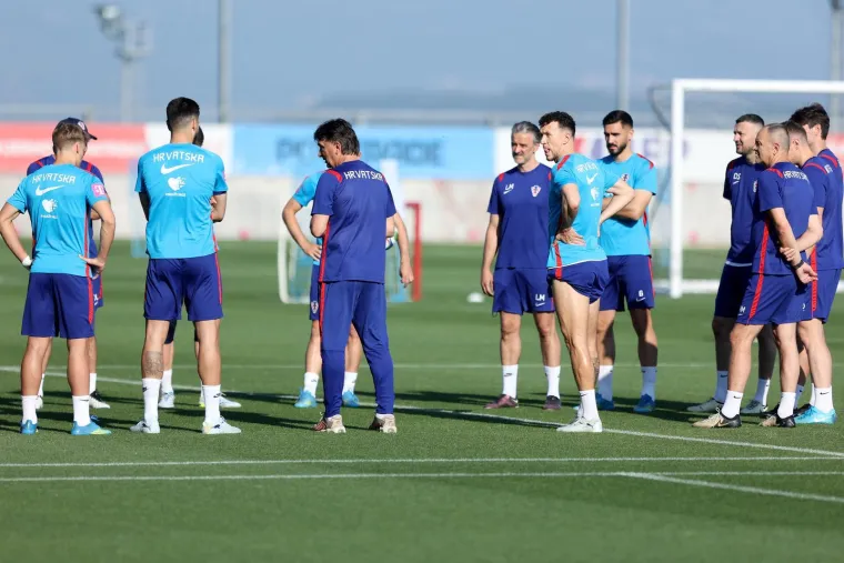 Zlatko Dalić uhvaćen u zagonetnom razgovoru s pomoćnikom: Evo kako se na Rujevici brusi forma