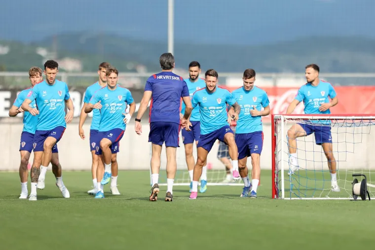 Peri&scaron;ića dočekao neočekivan problem na Rujevici, a evo i kako Vatreni podnose riječke vrućine