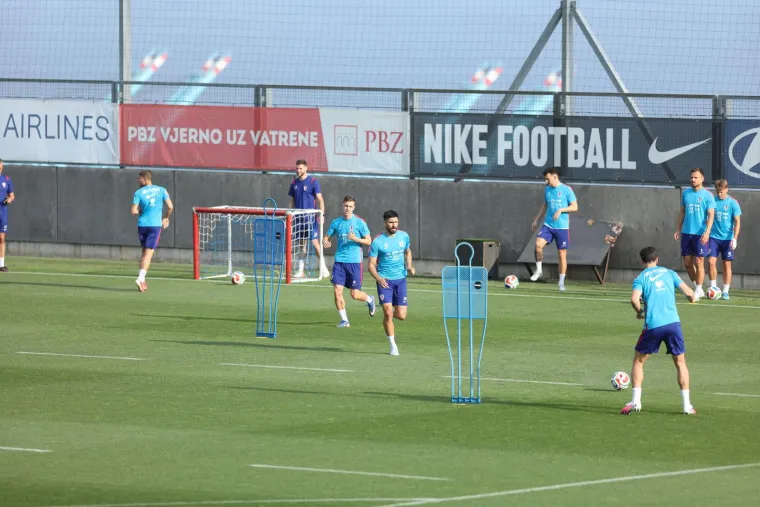 Peri&scaron;ića dočekao neočekivan problem na Rujevici, a evo i kako Vatreni podnose riječke vrućine