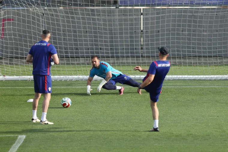 Peri&scaron;ića dočekao neočekivan problem na Rujevici, a evo i kako Vatreni podnose riječke vrućine