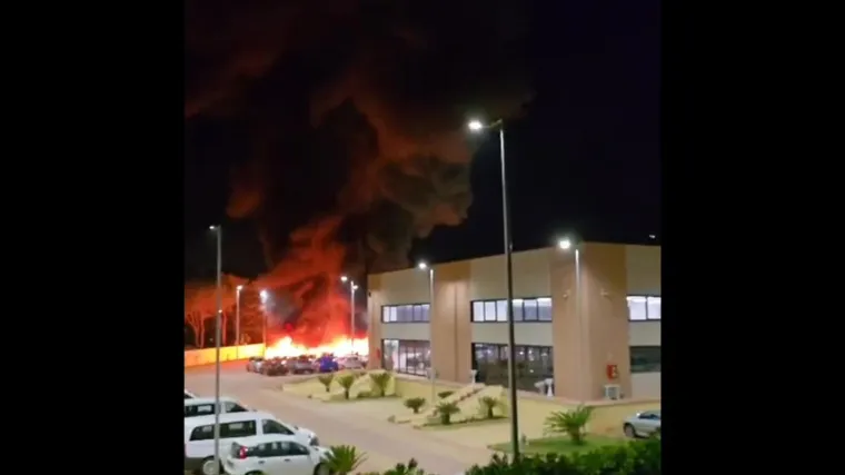 Mafija se vratila i 'u tri minute zapalila sve!' Pogledajte &scaron;to je ostalo od automobila...