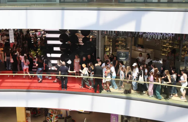 U Splitu otvorena Sephora: Pogledajte koliko se ljudi okupilo ispred poslovnice