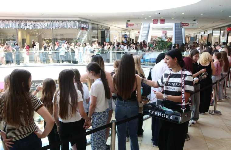 U Splitu otvorena Sephora: Pogledajte koliko se ljudi okupilo ispred poslovnice
