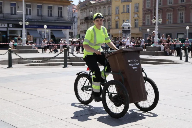 Točno u podne, gutat će&scaron; pra&scaron;inu ispod bana! Pogledajte obračun čistača na tri kotača...