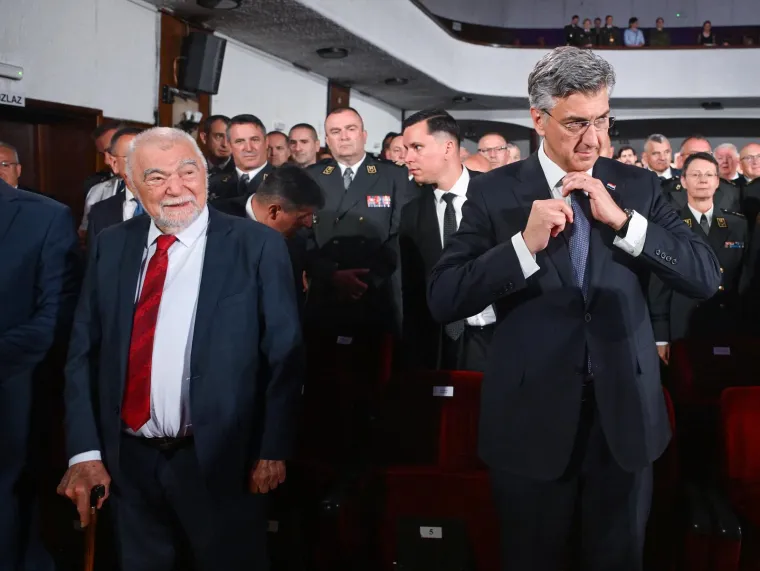 Jedan kraj drugog, a miljama daleko! Pogledajte ovu razinu ignoriranja