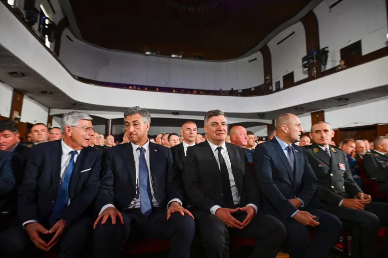 Jedan kraj drugog, a miljama daleko! Pogledajte ovu razinu ignoriranja