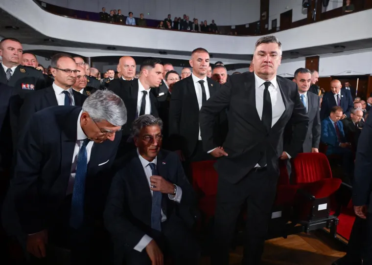 Jedan kraj drugog, a miljama daleko! Pogledajte ovu razinu ignoriranja